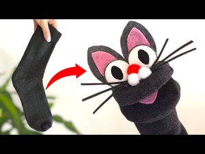 How to Make Toy Puppets With Socks